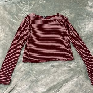 Stripped stretchy long sleeve.